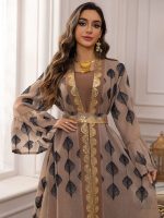 Caftan marocain avec motif feuille d'argan raffiné