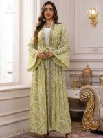 Caftan coloré au design floral marocain, chic et raffiné