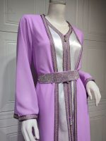 Caftan traditionnel marocain en teinte lavande