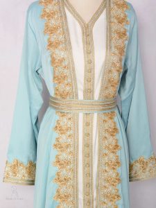 Élégant caftan marocain pour cérémonies nuptiales