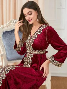 Caftan de mariage traditionnel en rouge rubis