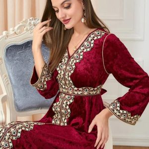 Caftan de mariage traditionnel en rouge rubis