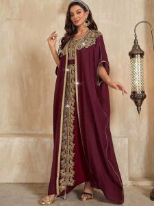 Caftan de mariage chic en tissu bordeaux