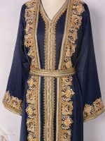 Élégant caftan marocain en bleu sultan
