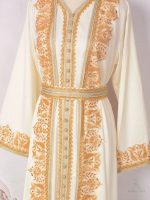 Modèle moderne de caftan ivoire élégant