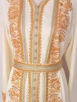 Caftan sultan avec embellissements dorés