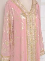 Stylé caftan marocain en rose doré, idéal pour les occasions