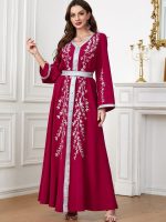 Caftan marocain rouge rubis éclatant