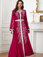 Caftan élégant en rouge vif, style marocain