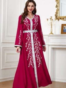 Caftan élégant en rouge vif, style marocain