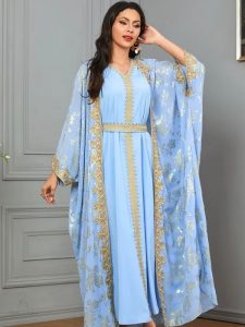 Caftan marocain en tissu riche et coloré