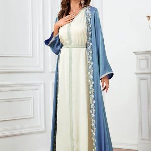 Caftan traditionnel marocain avec motifs élégants