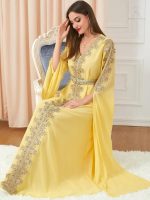 Caftan marocain élégant en teintes dorées