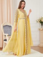Vêtement marocain stylé, caftan doré