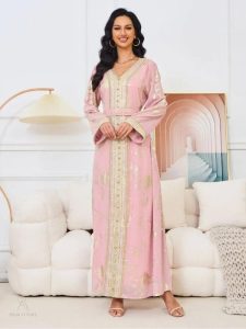 Style raffiné du caftan marocain, idéal pour les occasions spéciales