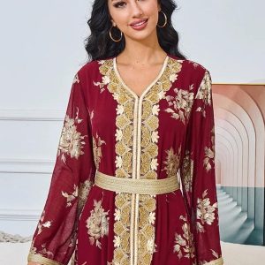 Caftan élégant en teinte grenat éclatante