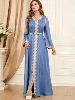 Caftan femme avec motif azur, allure raffinée