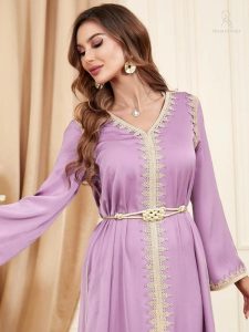 Caftan femme élégant en couleur lilas