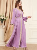 Caftan chic Lilas avec détails raffinés