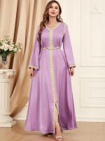 Vêtement traditionnel oriental en lilas