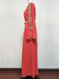 Vêtement féminin, caftan Soleil d'Ambre, chic et confortable