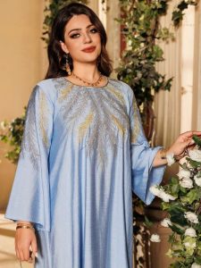 Vêtement traditionnel arabe bleu ciel