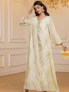 Djellaba traditionnelle avec perles dorées
