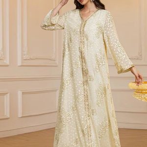 Djellaba traditionnelle avec perles dorées