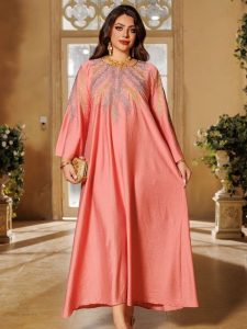 Vêtement traditionnel, djellaba rose pour femme