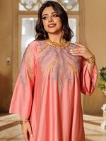 Style chic avec djellaba corail, parfait pour toutes occasions