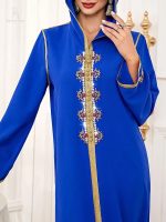 Vêtement traditionnel féminin en bleu éclatant