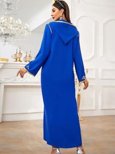Modèle de djellaba bleu pour un look raffiné