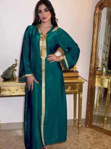 Djellaba féminine Émeraude, coupe moderne et design raffiné