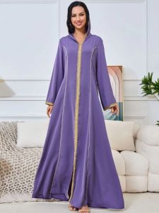 Vêtement traditionnel féminin couleur lavande