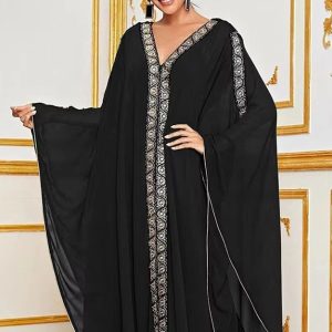 Vêtement traditionnel moderne pour femme en noir
