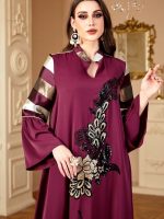 Djellaba féminine avec motifs floraux pour occasions spéciales