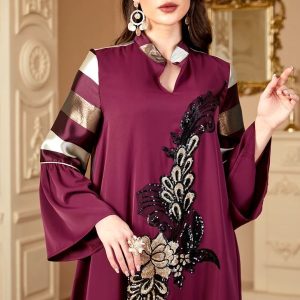 Djellaba féminine avec motifs floraux pour occasions spéciales