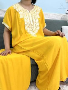 Djellaba jaune en coton pour femme élégante et confortable