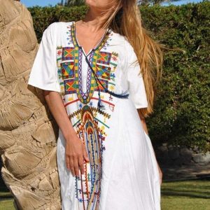 Djellaba traditionnelle avec motifs berbères uniques