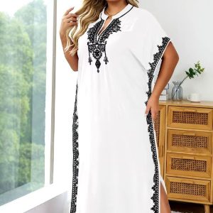 Vêtement traditionnel marocain, djellaba blanche pour femme