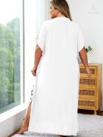 Mode féminine grande taille, élégante djellaba marocaine blanche
