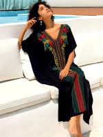 Djellaba traditionnelle avec col en V, style marocain
