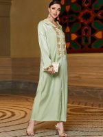 Djellaba traditionnelle avec motif éclat de menthe
