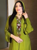 Djellaba élégante en teintes d'olive, confection artisanale