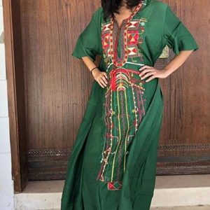 Djellaba élégante en teinte émeraude, design amazigh