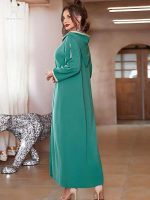 Mode marocaine, djellaba chic avec nuances mystiques