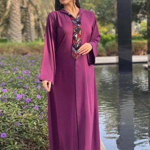 Djellaba marocaine Mystère de Pourpre, élégance traditionnelle