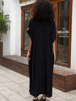 Vêtement noir Amina, tradition marocaine revisitée