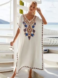 Djellaba Noura, style classique et moderne