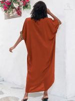 Style marocain avec cette djellaba orange moderne